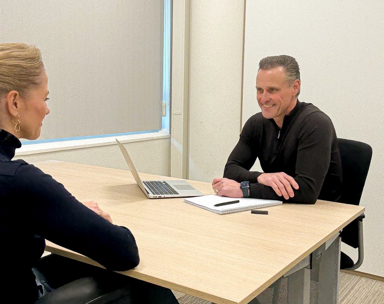 9- Charles Smeets Arbeidsdeskundige groot telefoon en notitieblok